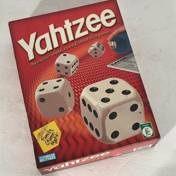 Classic YAHTZEE Family Dice Game - Picture 3 of 7